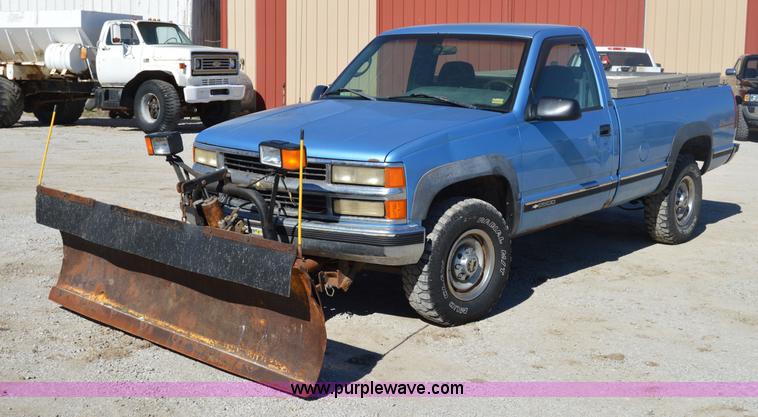 image for item I2959 1996 Chevrolet 2500 plow truck
