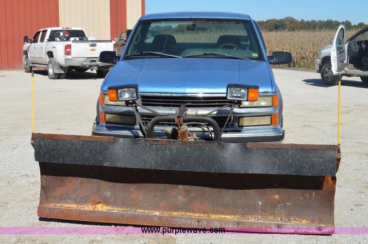 image for item I2959 1996 Chevrolet 2500 plow truck