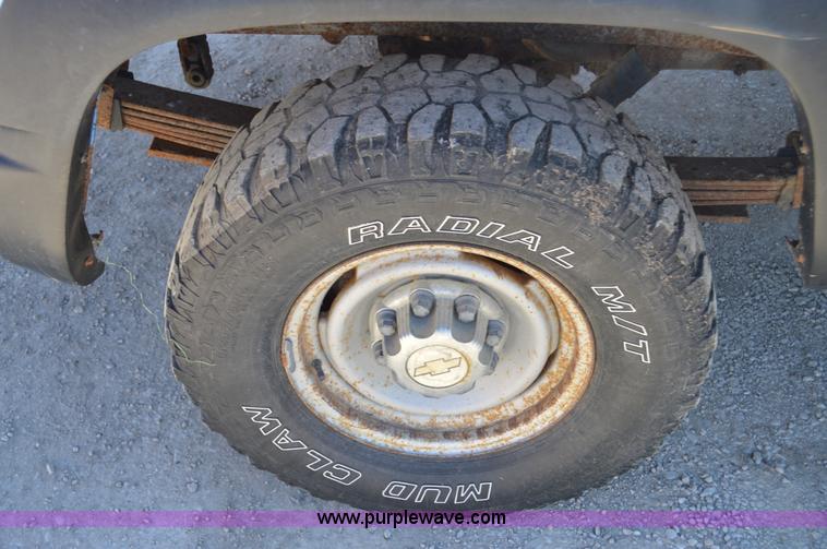 image for item I2959 1996 Chevrolet 2500 plow truck