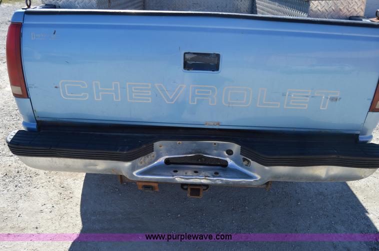 image for item I2959 1996 Chevrolet 2500 plow truck