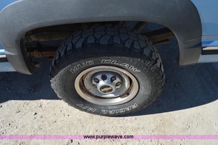 image for item I2959 1996 Chevrolet 2500 plow truck