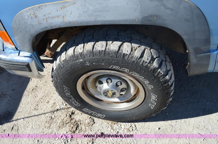 image for item I2959 1996 Chevrolet 2500 plow truck