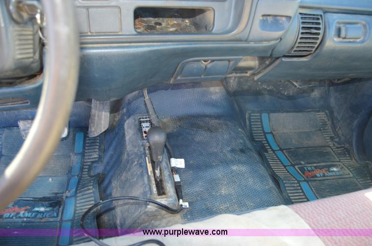 image for item I2959 1996 Chevrolet 2500 plow truck