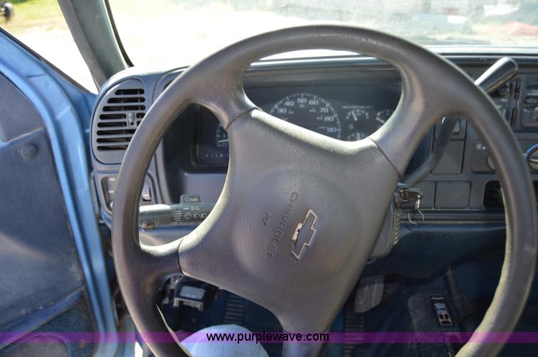 image for item I2959 1996 Chevrolet 2500 plow truck