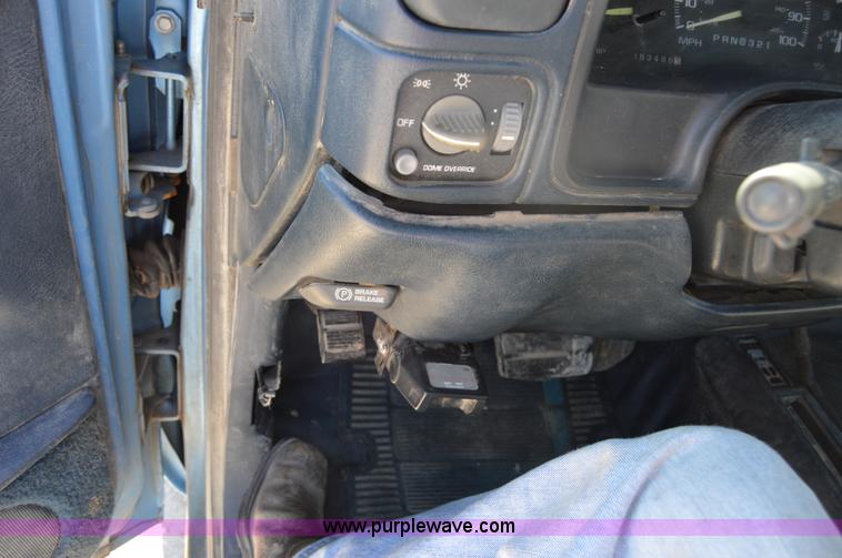 image for item I2959 1996 Chevrolet 2500 plow truck