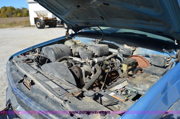 image for item I2959 1996 Chevrolet 2500 plow truck