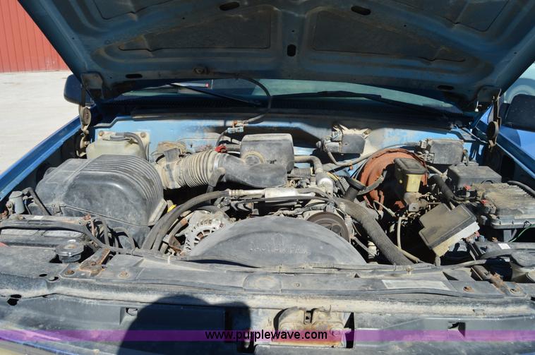 image for item I2959 1996 Chevrolet 2500 plow truck