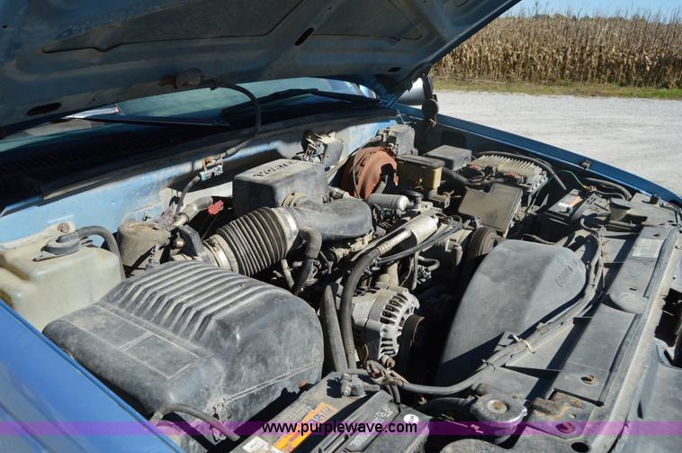 image for item I2959 1996 Chevrolet 2500 plow truck