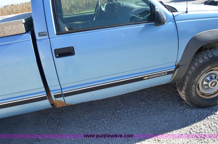 image for item I2959 1996 Chevrolet 2500 plow truck