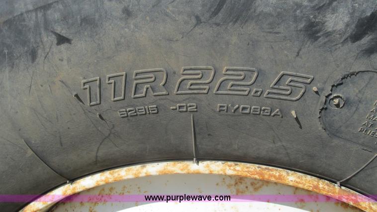 image for item I3210 2000 International 4900 propane truck