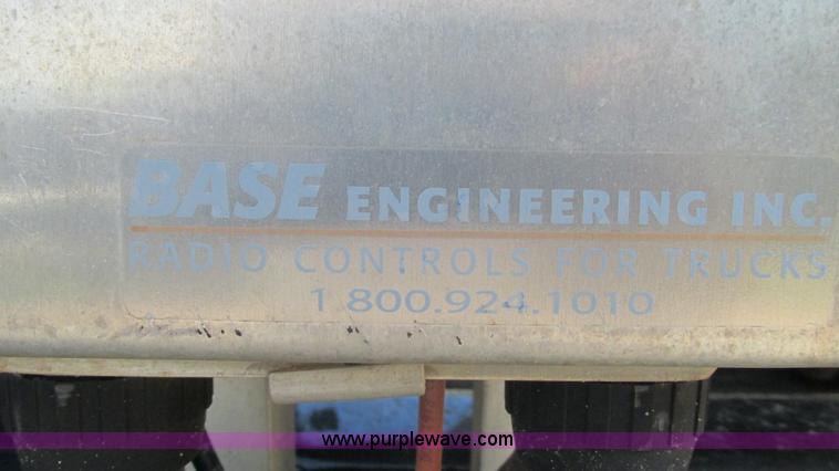 image for item I3210 2000 International 4900 propane truck