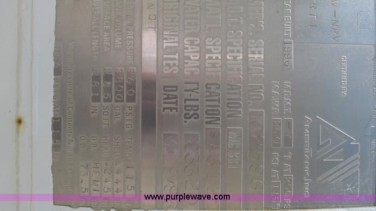 image for item I3210 2000 International 4900 propane truck