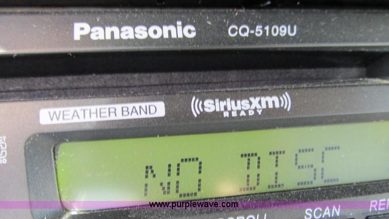 image for item I3210 2000 International 4900 propane truck