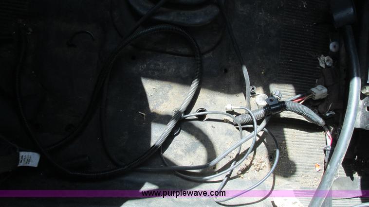 image for item I3210 2000 International 4900 propane truck