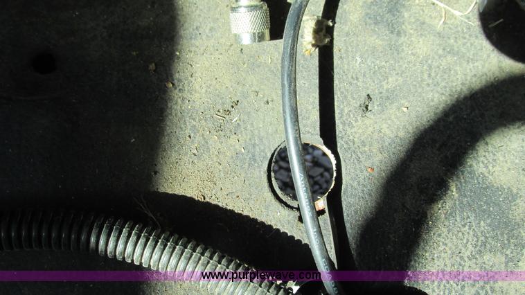 image for item I3210 2000 International 4900 propane truck