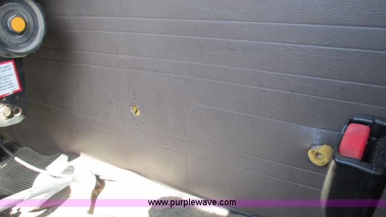 image for item I3210 2000 International 4900 propane truck