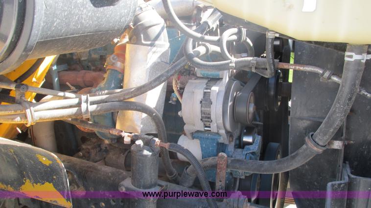 image for item I3210 2000 International 4900 propane truck