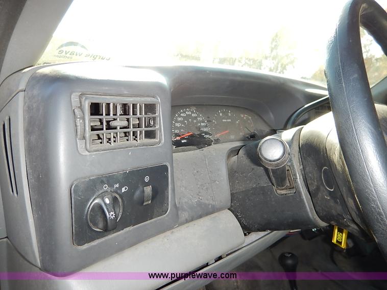 image for item I5324 2003 Ford F350 Super Duty XL flatbed pickup truck