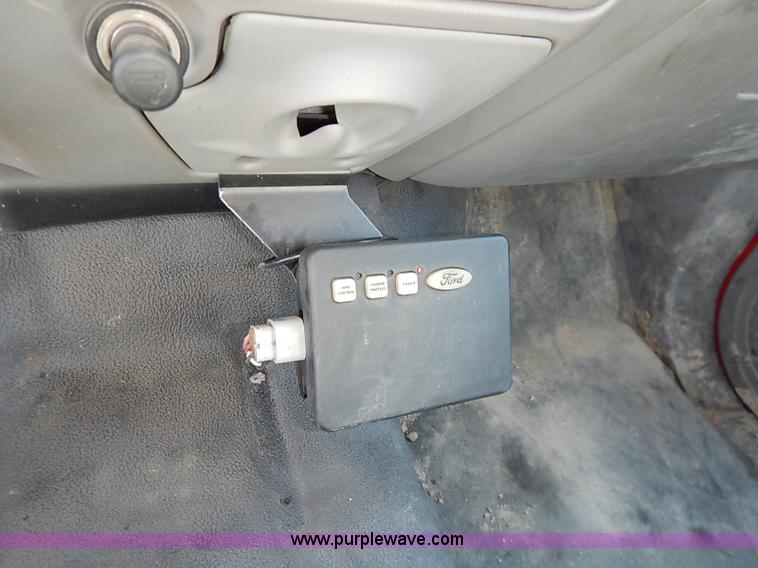 image for item I5324 2003 Ford F350 Super Duty XL flatbed pickup truck