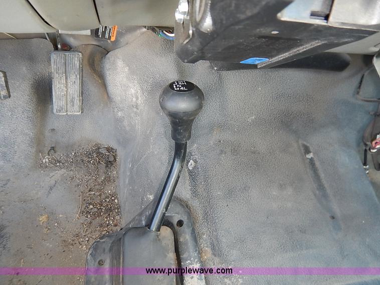 image for item I5324 2003 Ford F350 Super Duty XL flatbed pickup truck