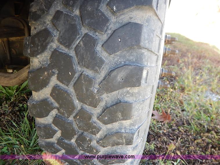 image for item I5324 2003 Ford F350 Super Duty XL flatbed pickup truck