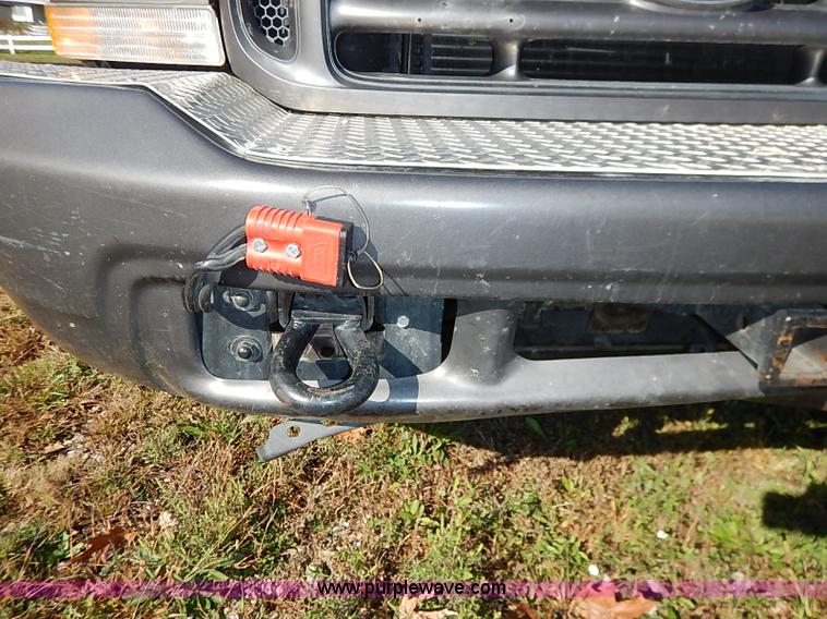 image for item I5324 2003 Ford F350 Super Duty XL flatbed pickup truck