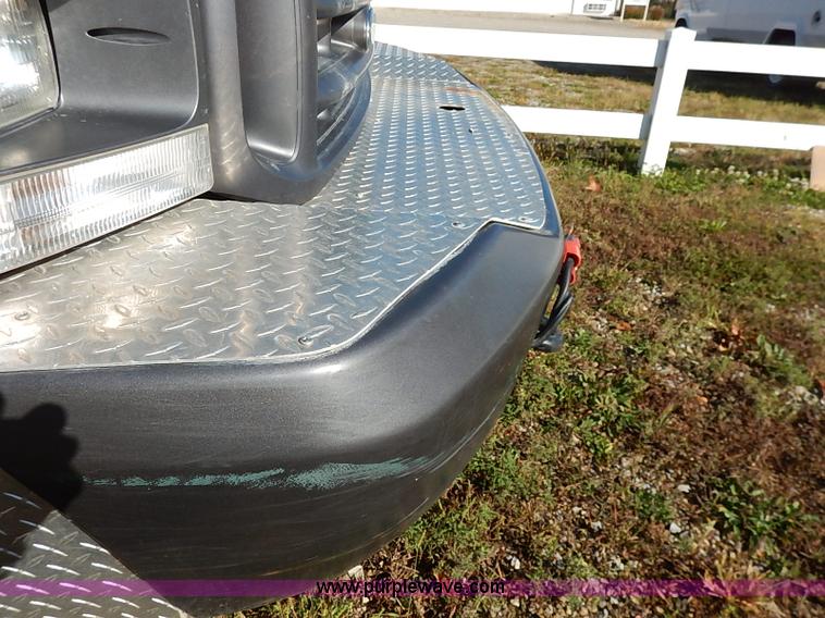 image for item I5324 2003 Ford F350 Super Duty XL flatbed pickup truck