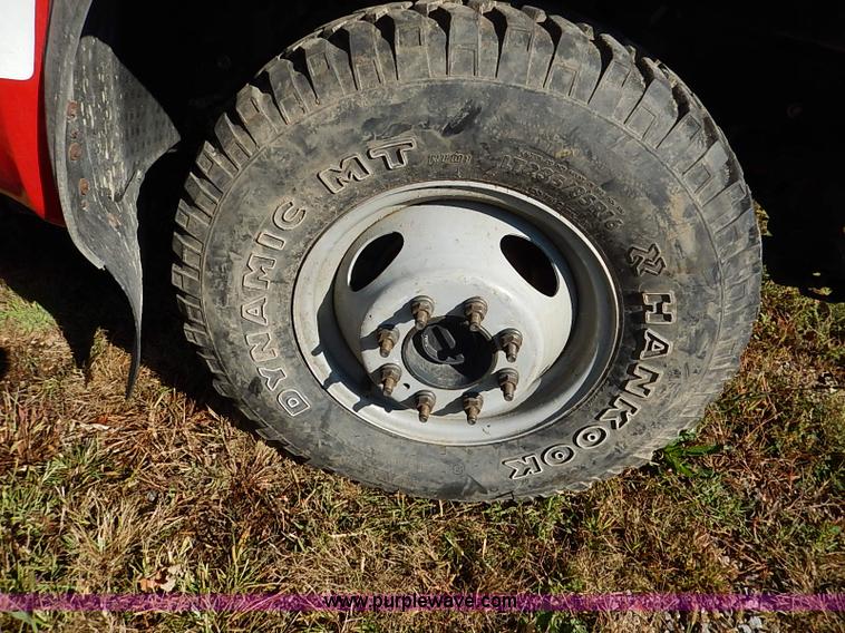 image for item I5324 2003 Ford F350 Super Duty XL flatbed pickup truck