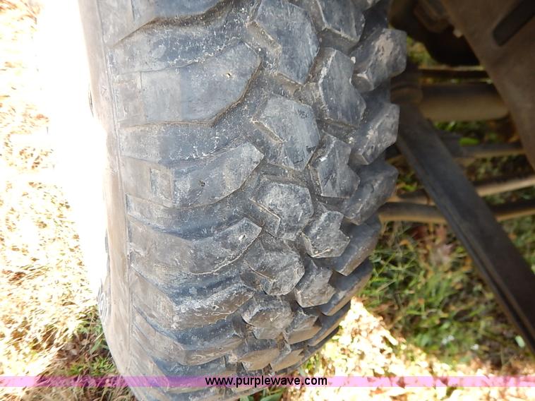 image for item I5324 2003 Ford F350 Super Duty XL flatbed pickup truck