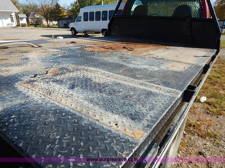 image for item I5324 2003 Ford F350 Super Duty XL flatbed pickup truck