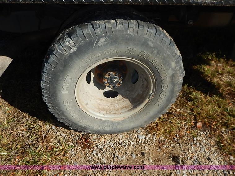 image for item I5324 2003 Ford F350 Super Duty XL flatbed pickup truck