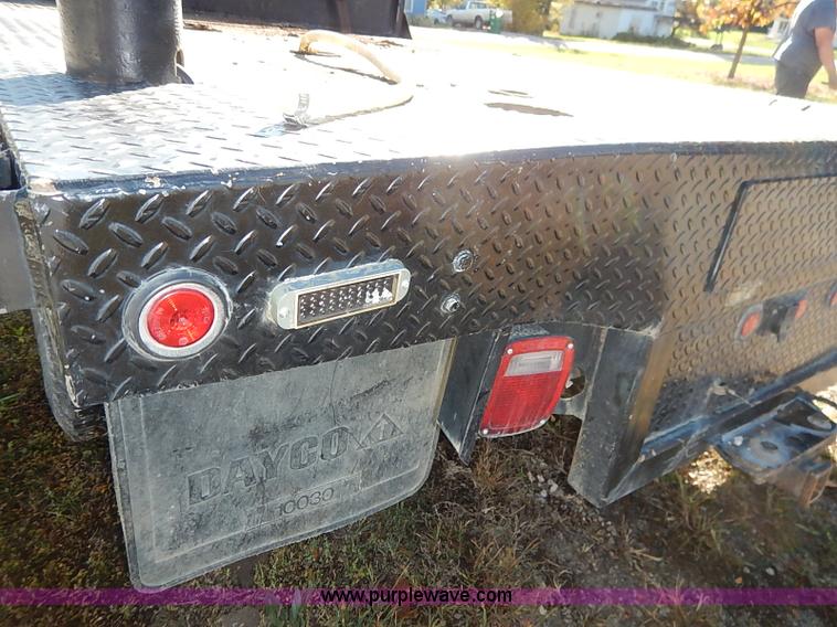 image for item I5324 2003 Ford F350 Super Duty XL flatbed pickup truck