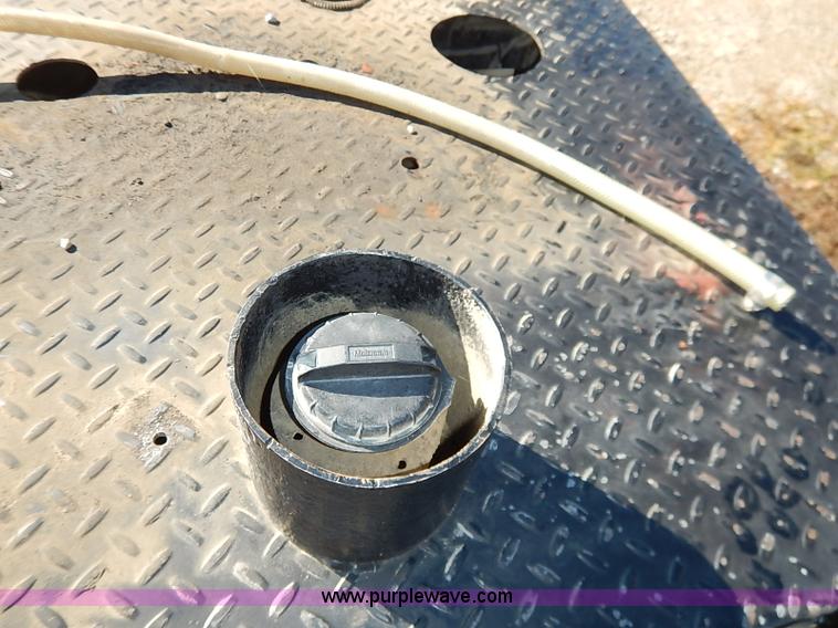 image for item I5324 2003 Ford F350 Super Duty XL flatbed pickup truck