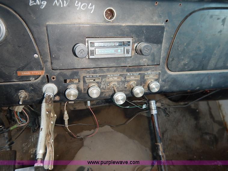 image for item I5357 1977 International Loadstar 1700 rollback truck