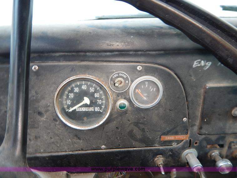 image for item I5357 1977 International Loadstar 1700 rollback truck