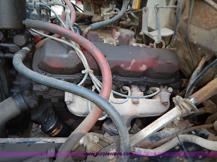 image for item I5357 1977 International Loadstar 1700 rollback truck