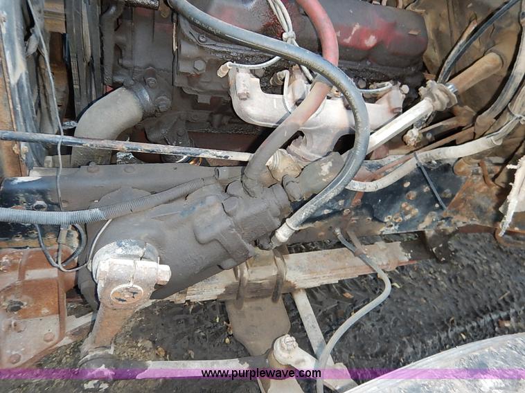 image for item I5357 1977 International Loadstar 1700 rollback truck