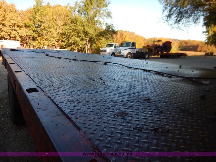 image for item I5357 1977 International Loadstar 1700 rollback truck