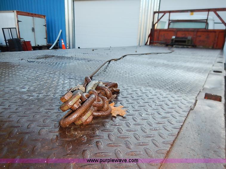 image for item I5357 1977 International Loadstar 1700 rollback truck