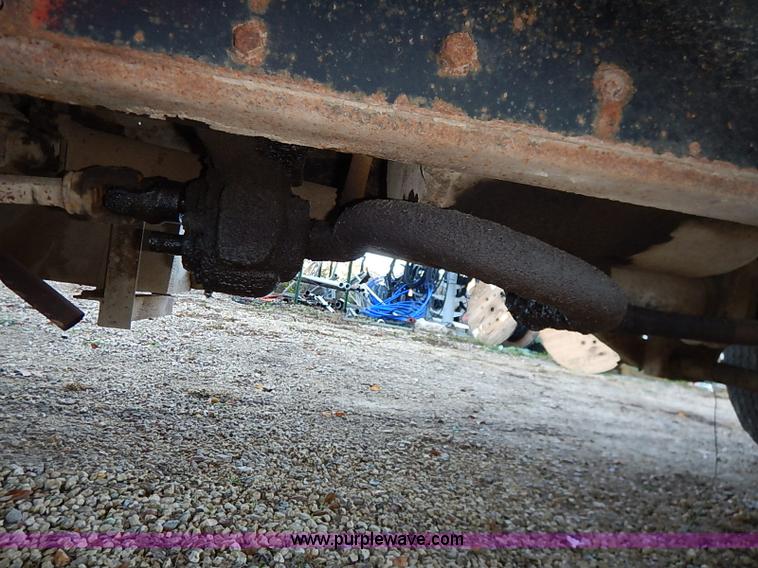 image for item I5357 1977 International Loadstar 1700 rollback truck