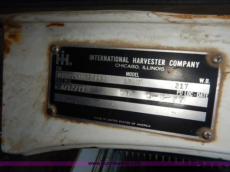 image for item I5357 1977 International Loadstar 1700 rollback truck