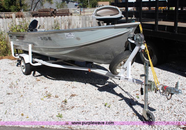image for item I5882 1987 Lowe Jumbo 16' boat