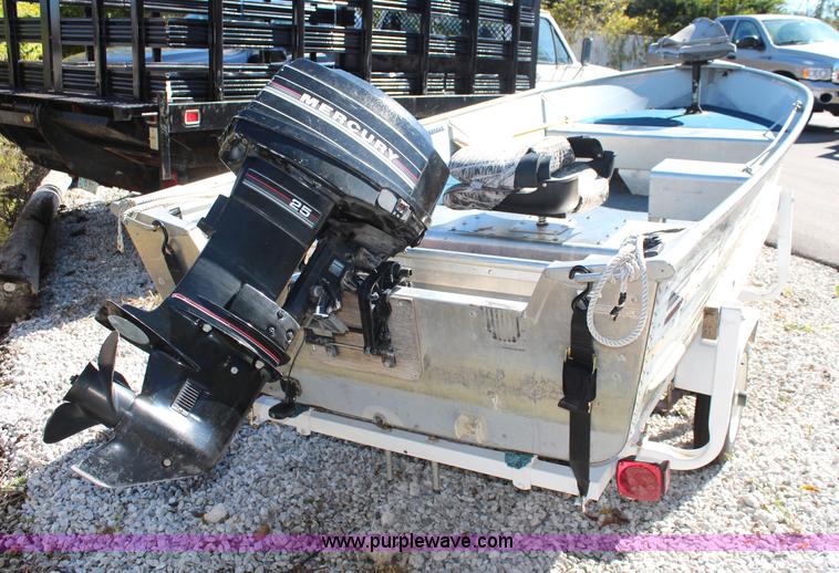 image for item I5882 1987 Lowe Jumbo 16' boat