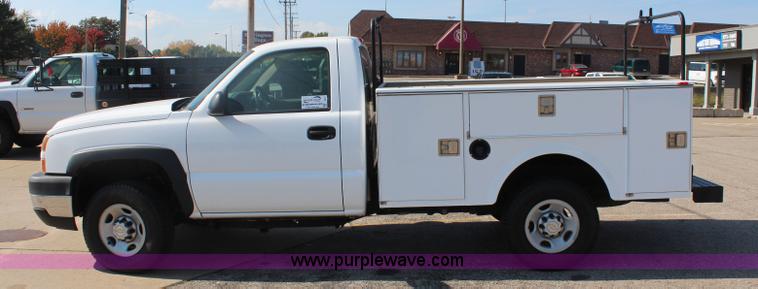 image for item I5897 2006 Chevrolet Silverado 2500HD utility truck