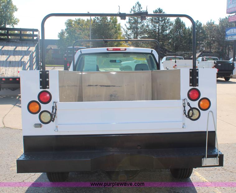 image for item I5897 2006 Chevrolet Silverado 2500HD utility truck