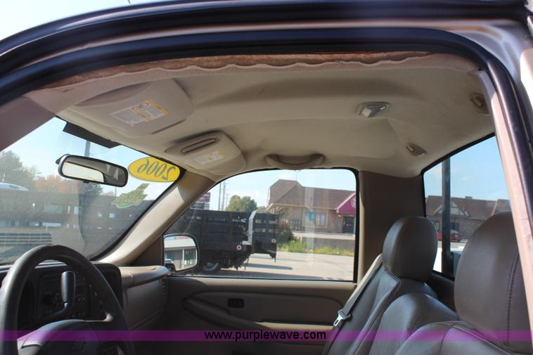 image for item I5897 2006 Chevrolet Silverado 2500HD utility truck