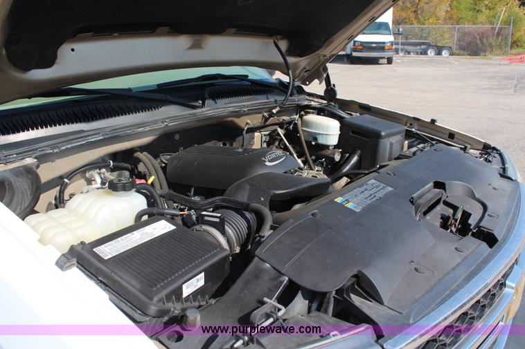 image for item I5897 2006 Chevrolet Silverado 2500HD utility truck