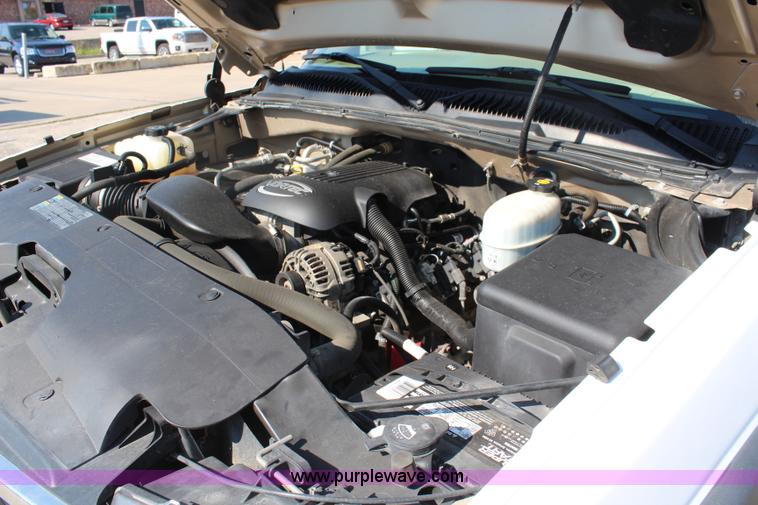 image for item I5897 2006 Chevrolet Silverado 2500HD utility truck