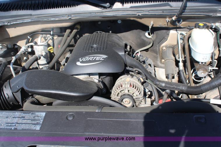 image for item I5897 2006 Chevrolet Silverado 2500HD utility truck