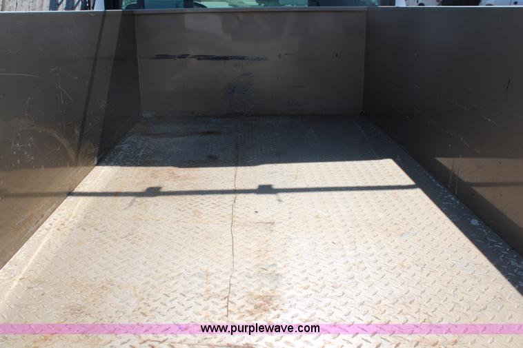 image for item I5897 2006 Chevrolet Silverado 2500HD utility truck